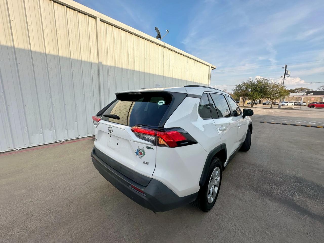 TOYOTA RAV4 LE
