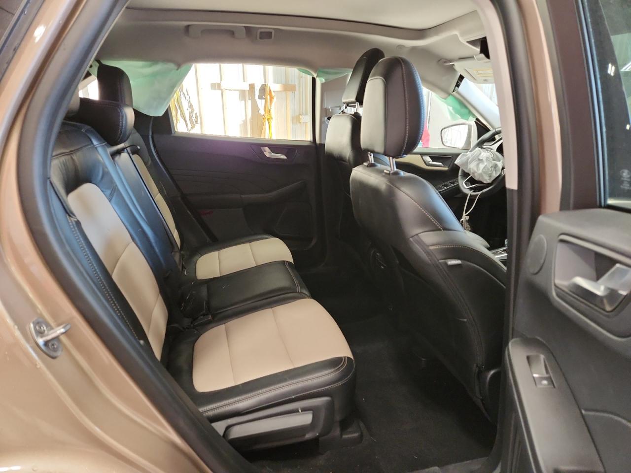 FORD ESCAPE TITANIUM