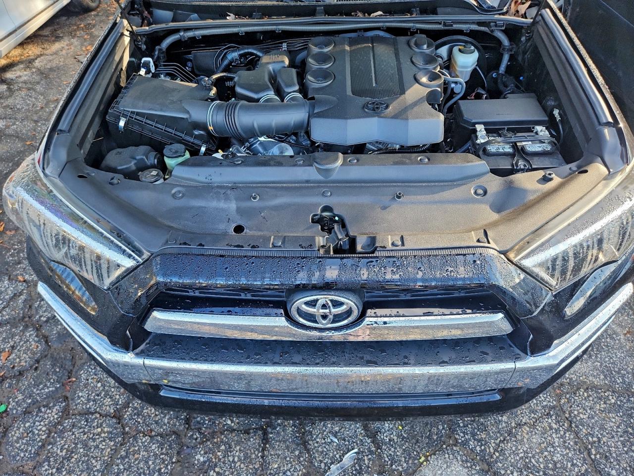 TOYOTA 4RUNNER SR5