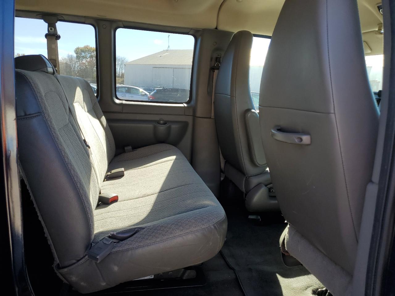 CHEVROLET EXPRESS LT