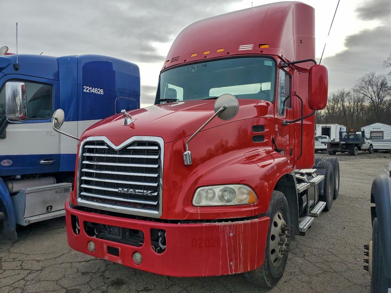 Lot #3296892819 2017 MACK CXU613