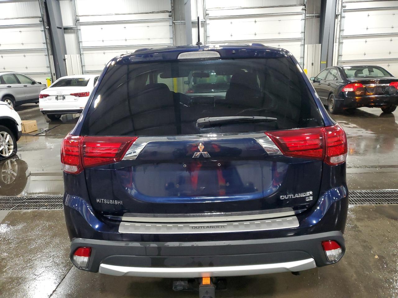 MITSUBISHI OUTLANDER SE