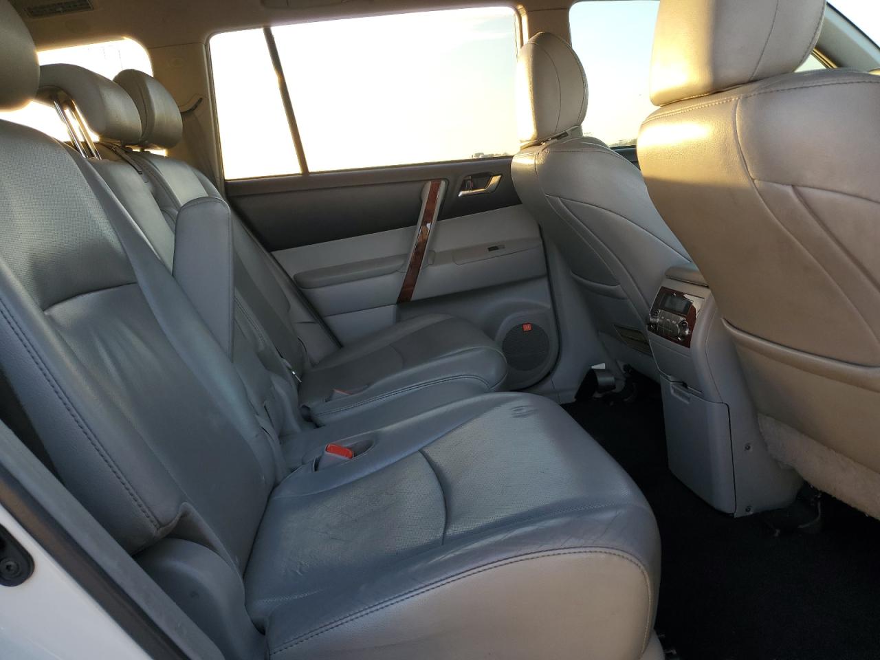 TOYOTA HIGHLANDER LIMITED