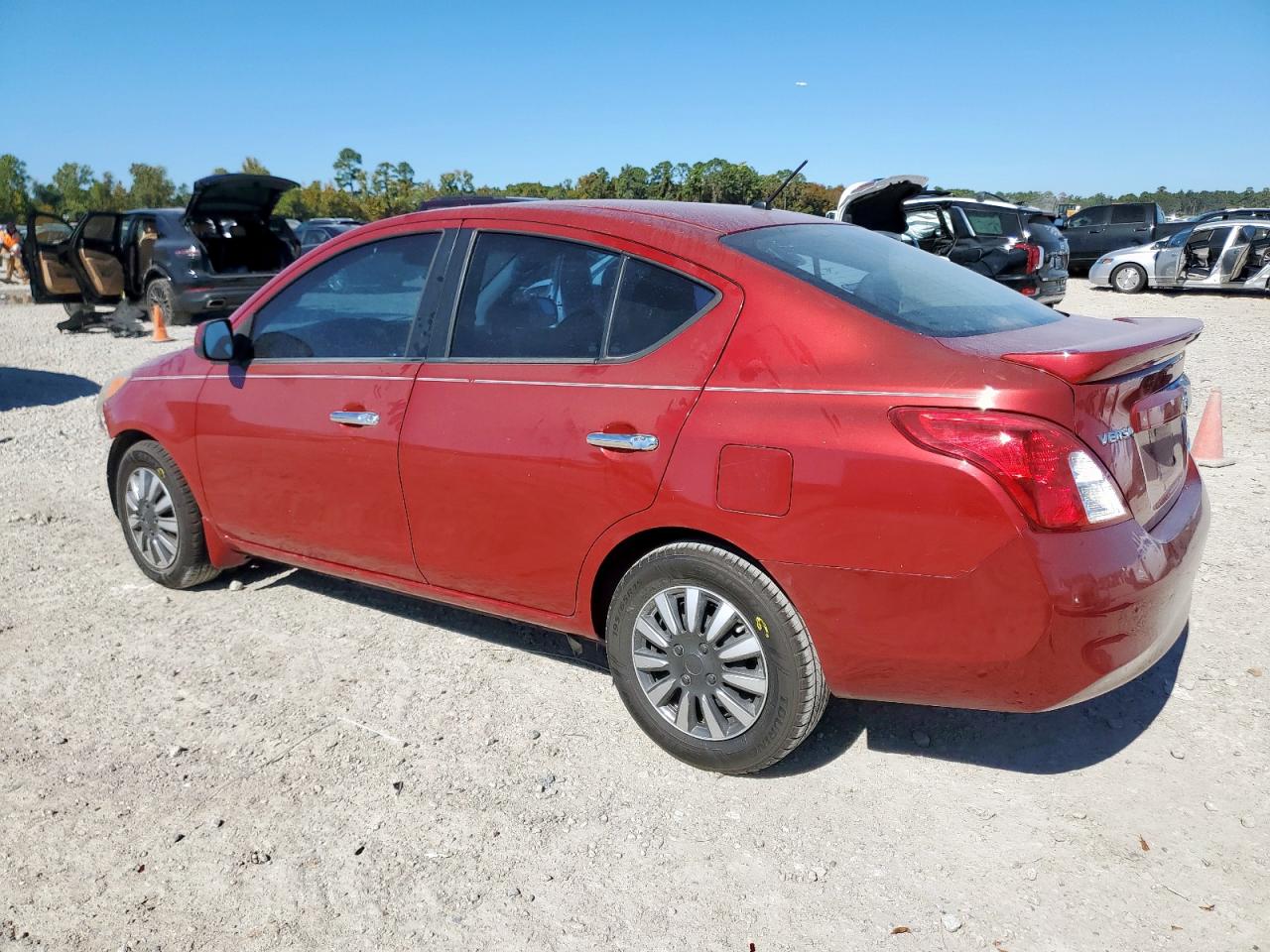 NISSAN VERSA S