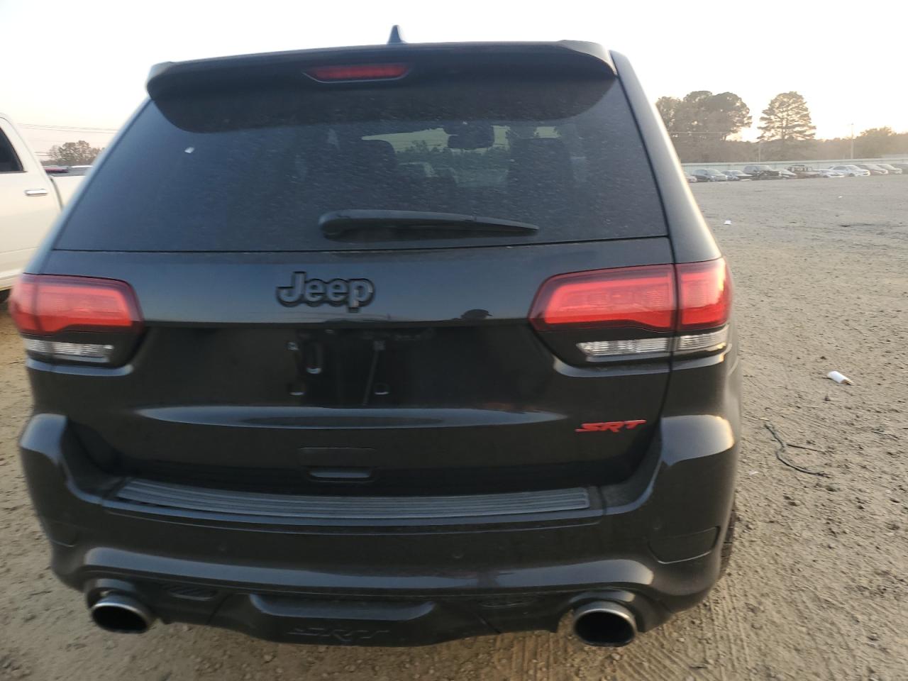 JEEP GRAND CHEROKEE SRT-8