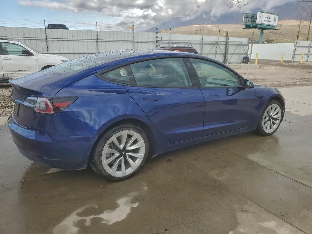 Lot #3303673929 2022 TESLA MODEL 3
