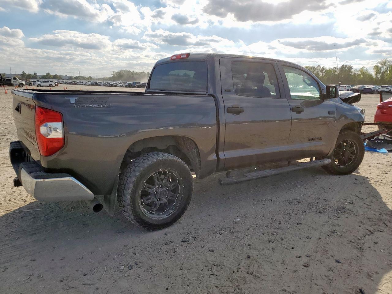 TOYOTA TUNDRA CREWMAX SR5