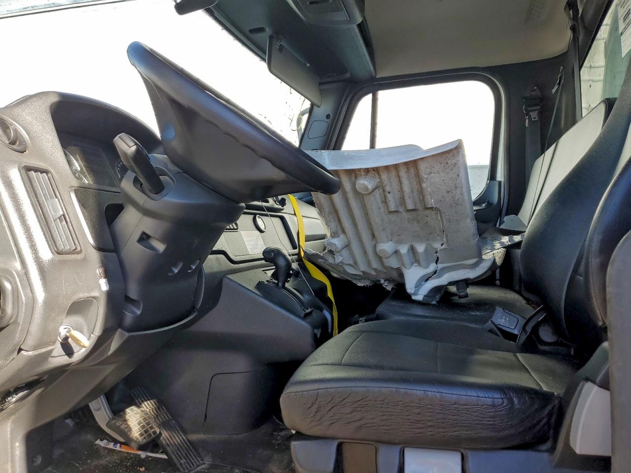 Lot #3311521238 2024 FREIGHTLINER M2