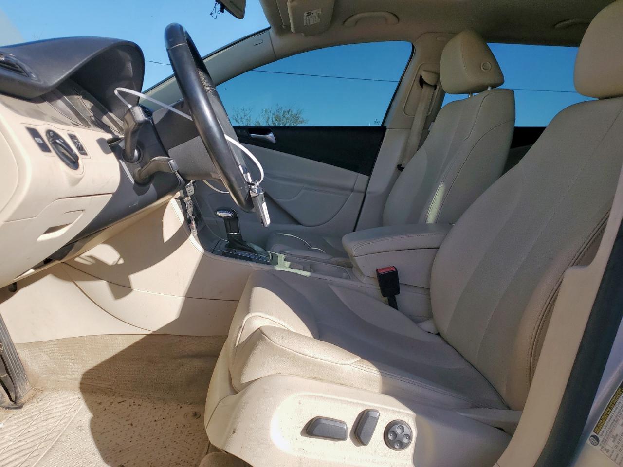 VOLKSWAGEN PASSAT KOMFORT