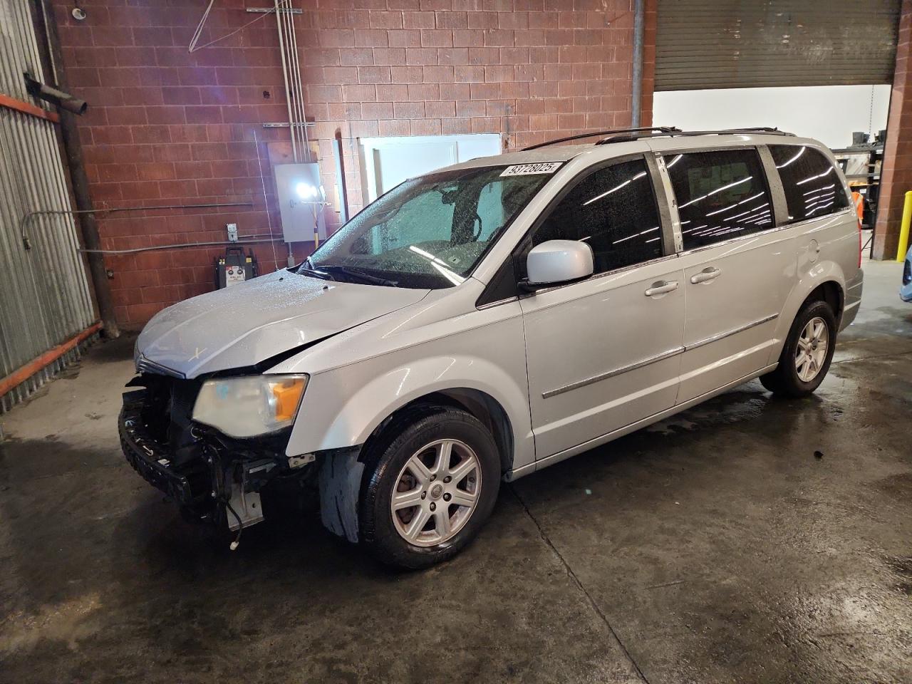 CHRYSLER TOWN & COUNTRY TOURING