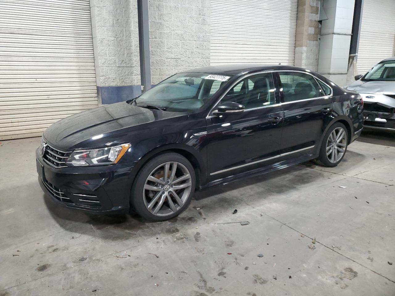 VOLKSWAGEN PASSAT R-LINE
