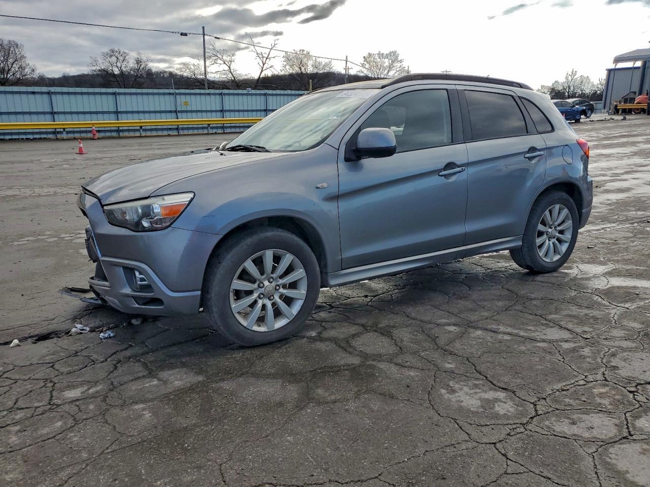 MITSUBISHI OUTLANDER SE