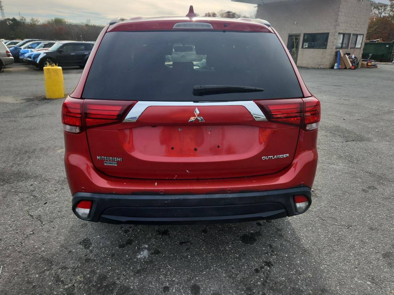 MITSUBISHI OUTLANDER SE