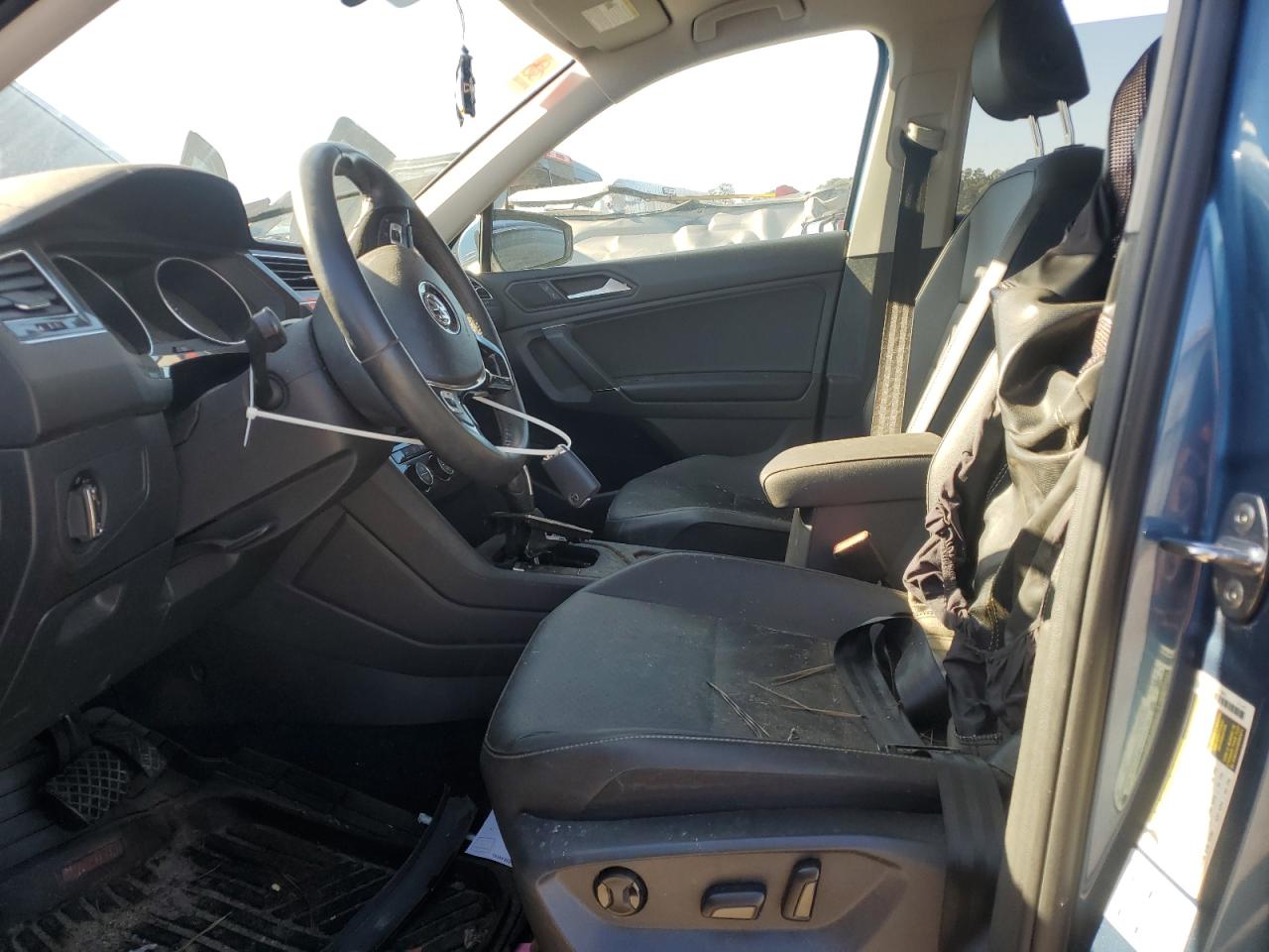 VOLKSWAGEN TIGUAN SE