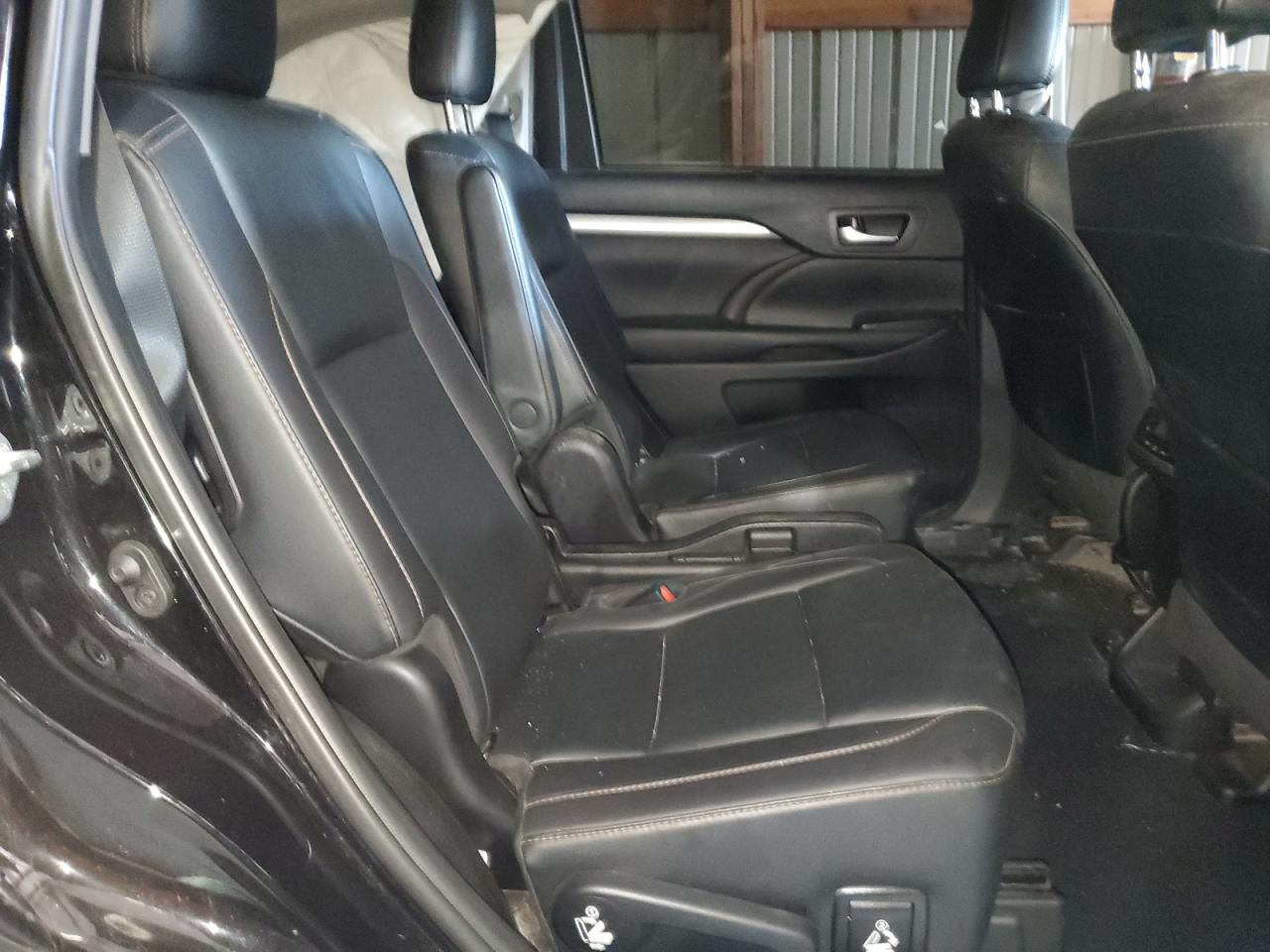 TOYOTA HIGHLANDER SE