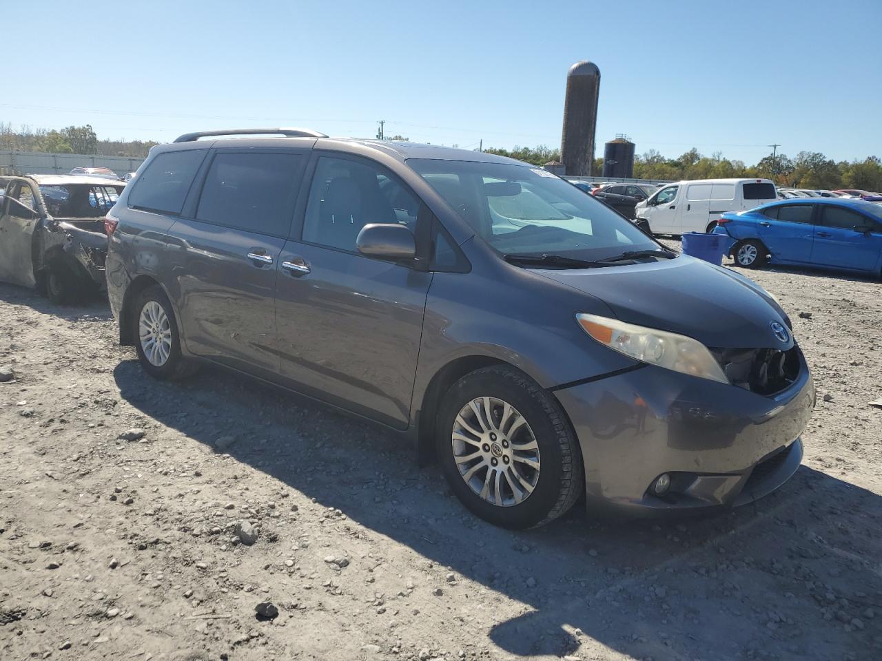 TOYOTA SIENNA XLE