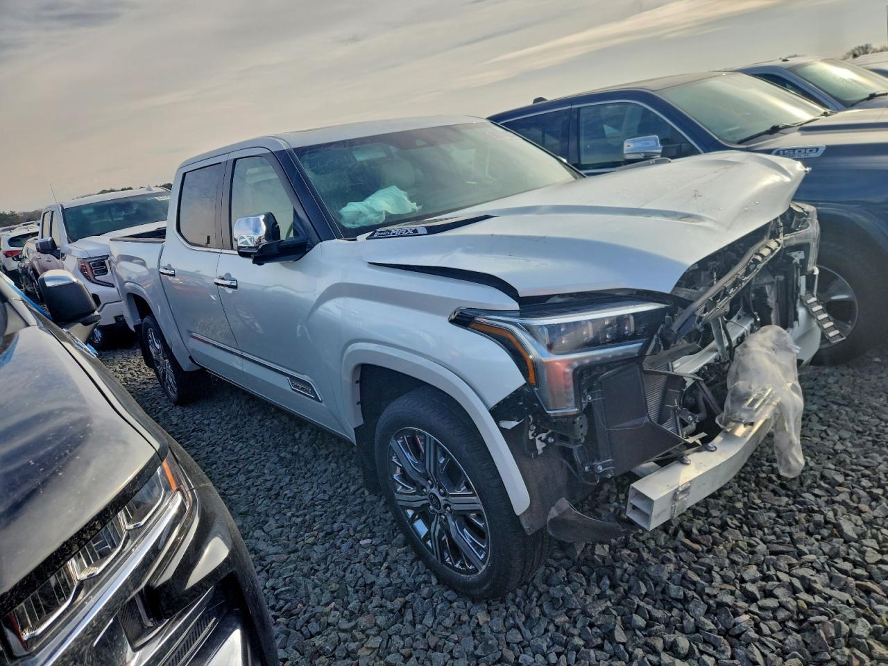 TOYOTA TUNDRA CREWMAX CAPSTONE