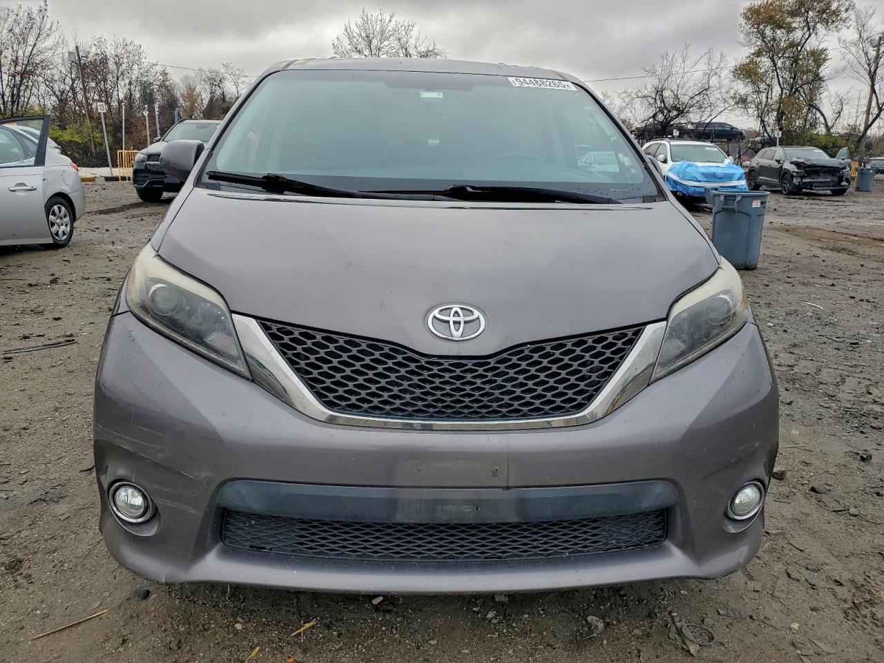 TOYOTA SIENNA SE