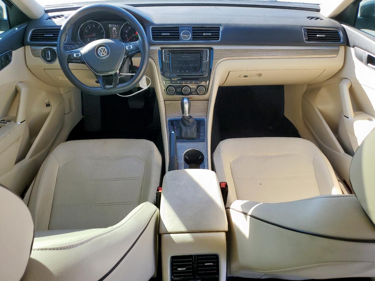 VOLKSWAGEN PASSAT SE