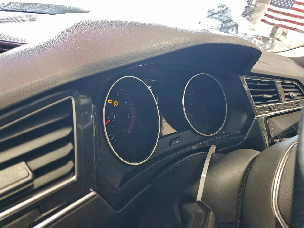 VOLKSWAGEN TIGUAN SE