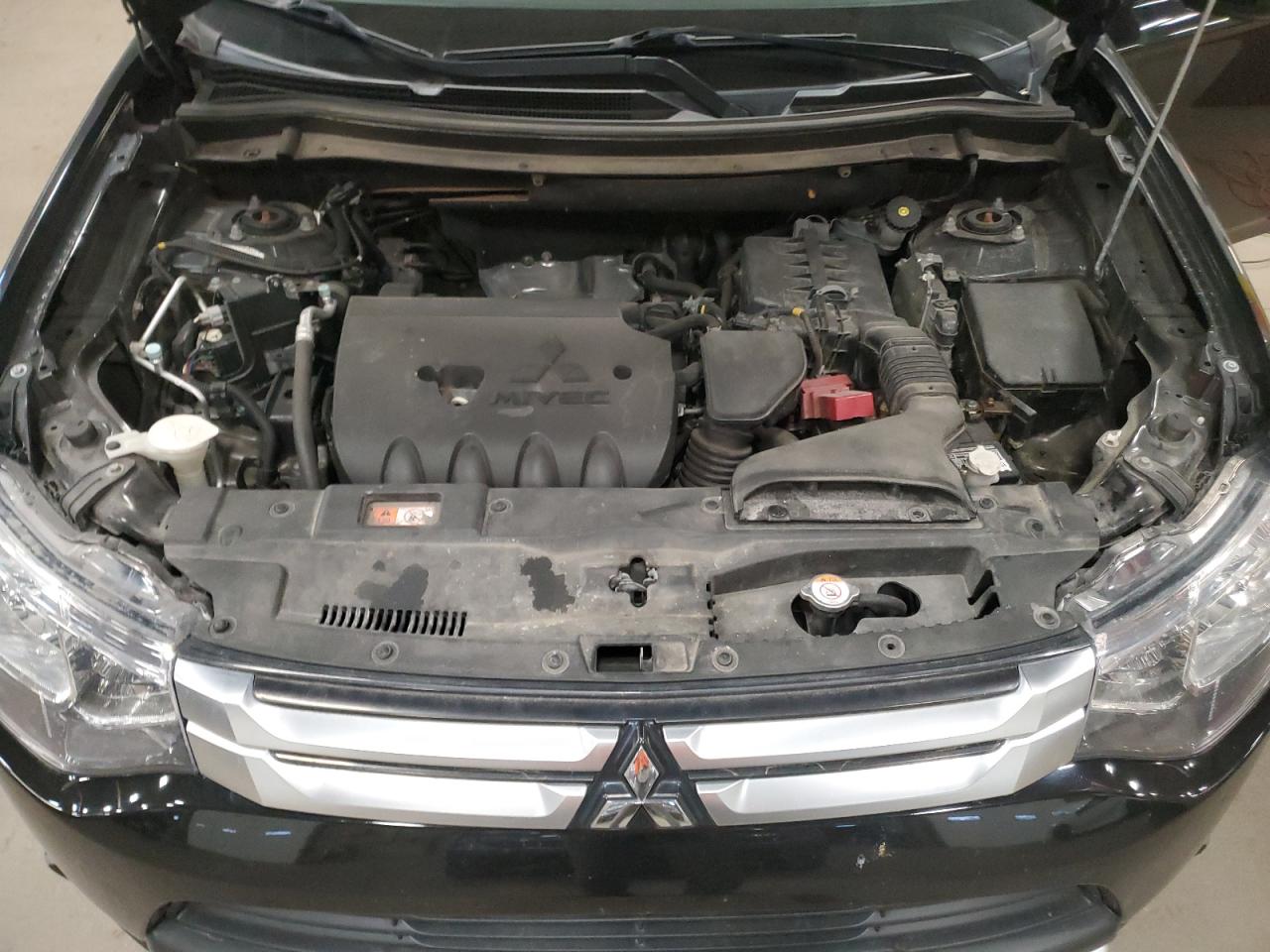 MITSUBISHI OUTLANDER SE