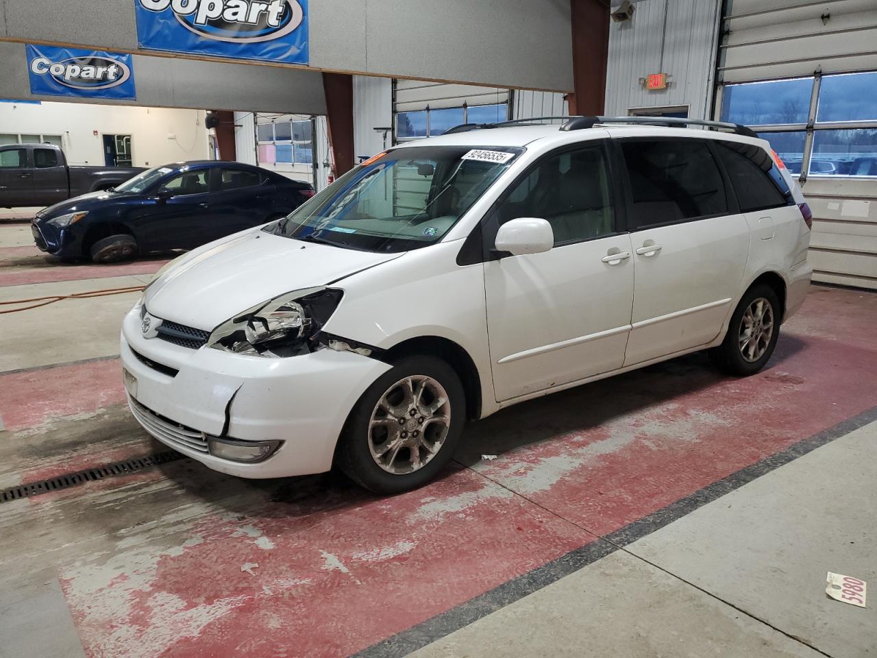 Lot #3298146298 2005 TOYOTA SIENNA XLE