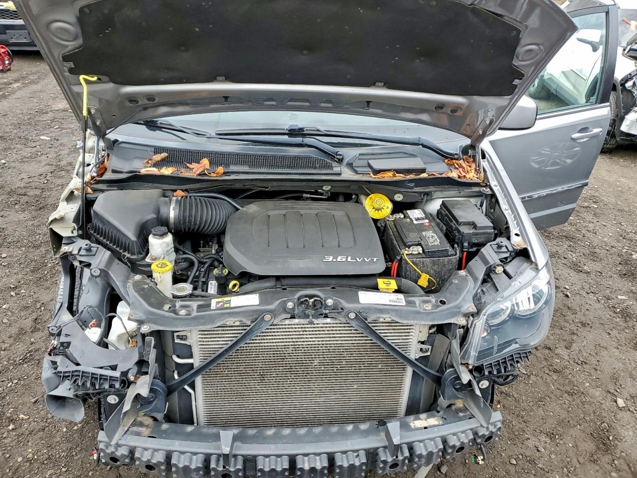 CHRYSLER TOWN & COUNTRY S