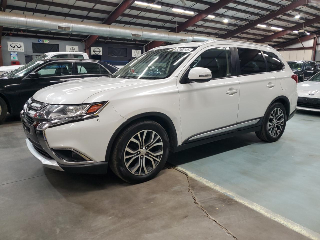 MITSUBISHI OUTLANDER SE