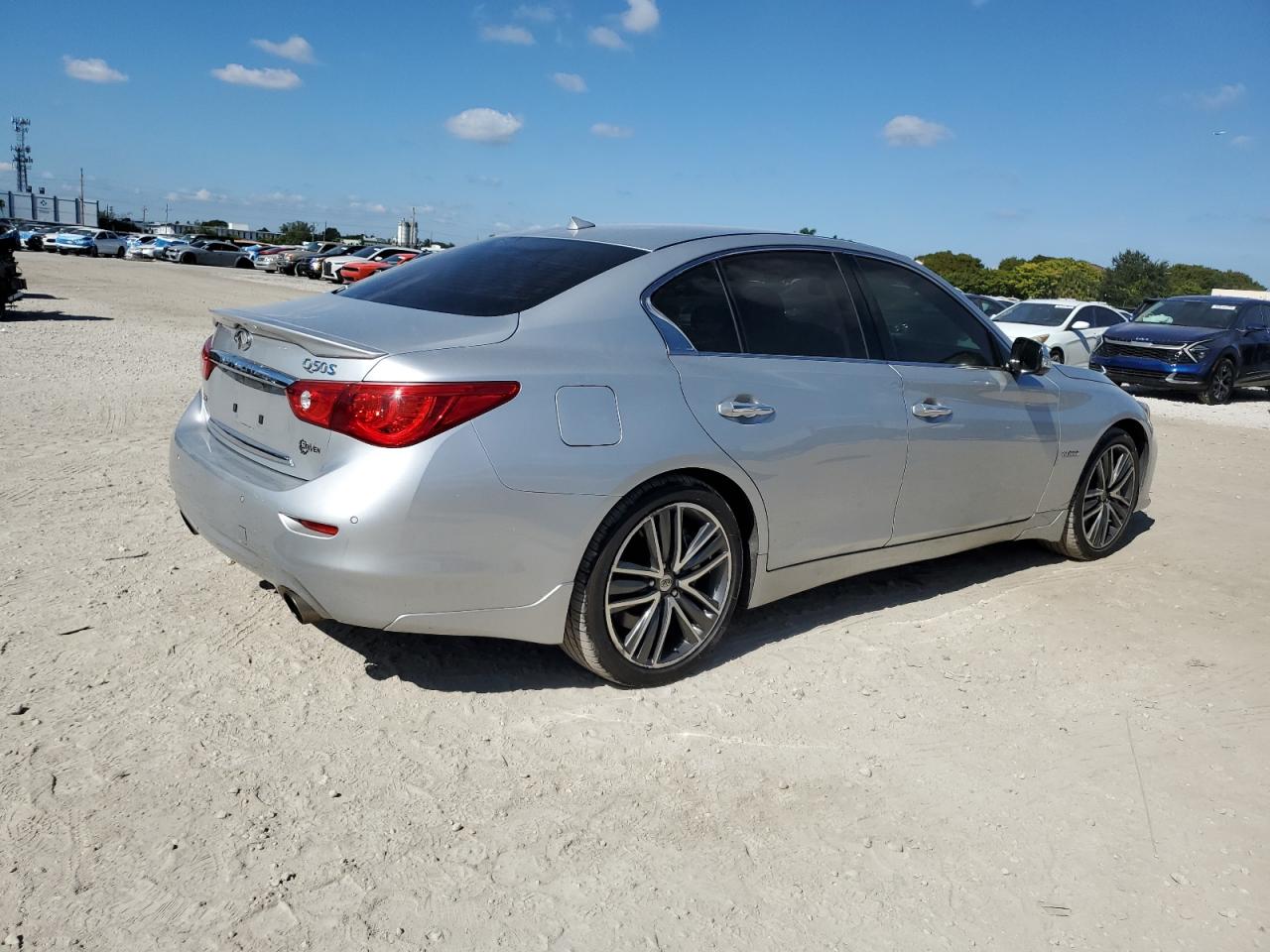 INFINITI Q50 HYBRID PREMIUM