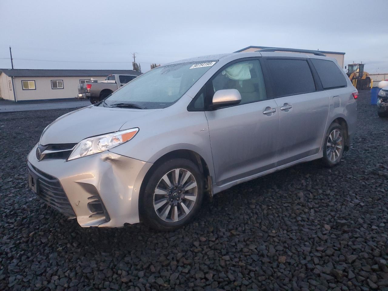 Lot #3298096127 2018 TOYOTA SIENNA LE