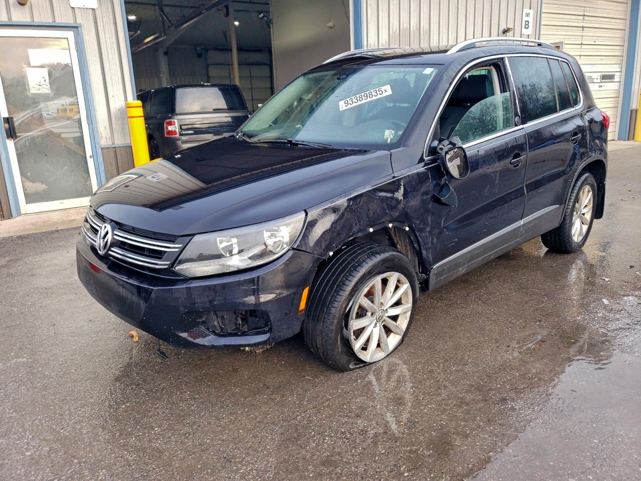 Lot #3303644930 2017 VOLKSWAGEN TIGUAN WOL