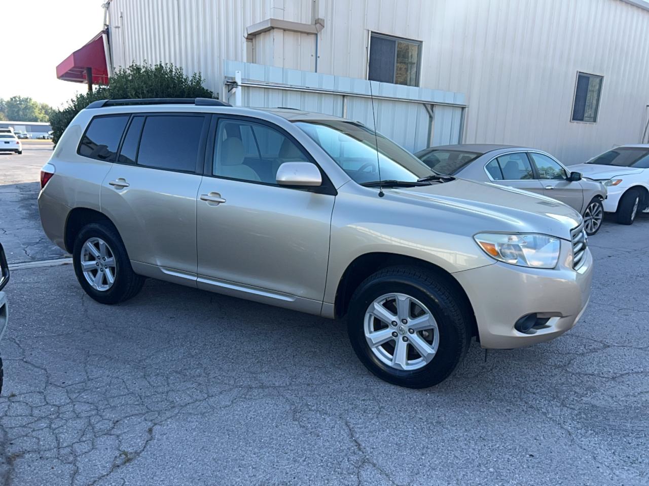 TOYOTA HIGHLANDER