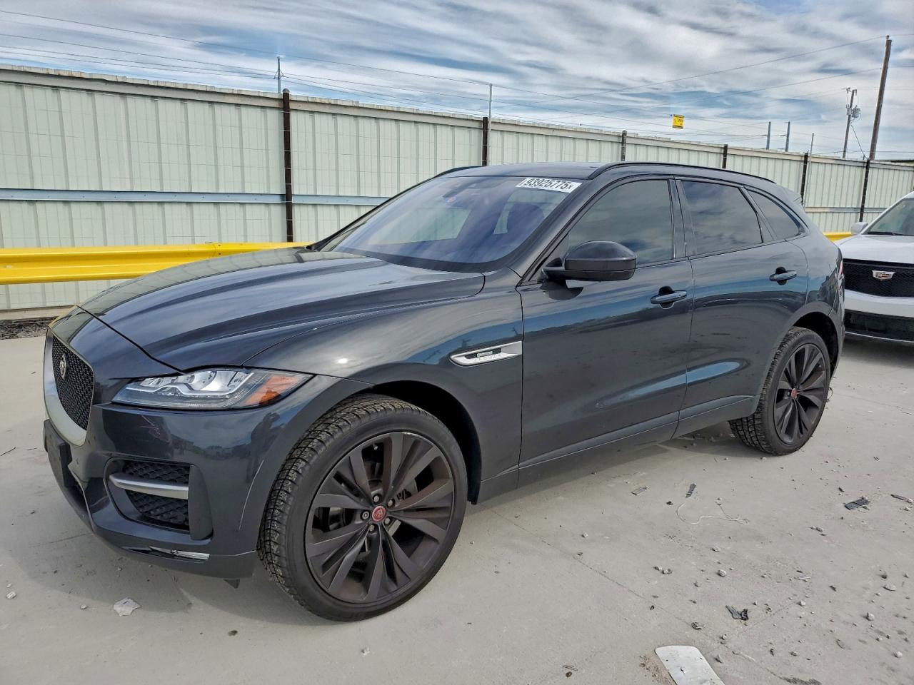 JAGUAR F-PACE R - SPORT