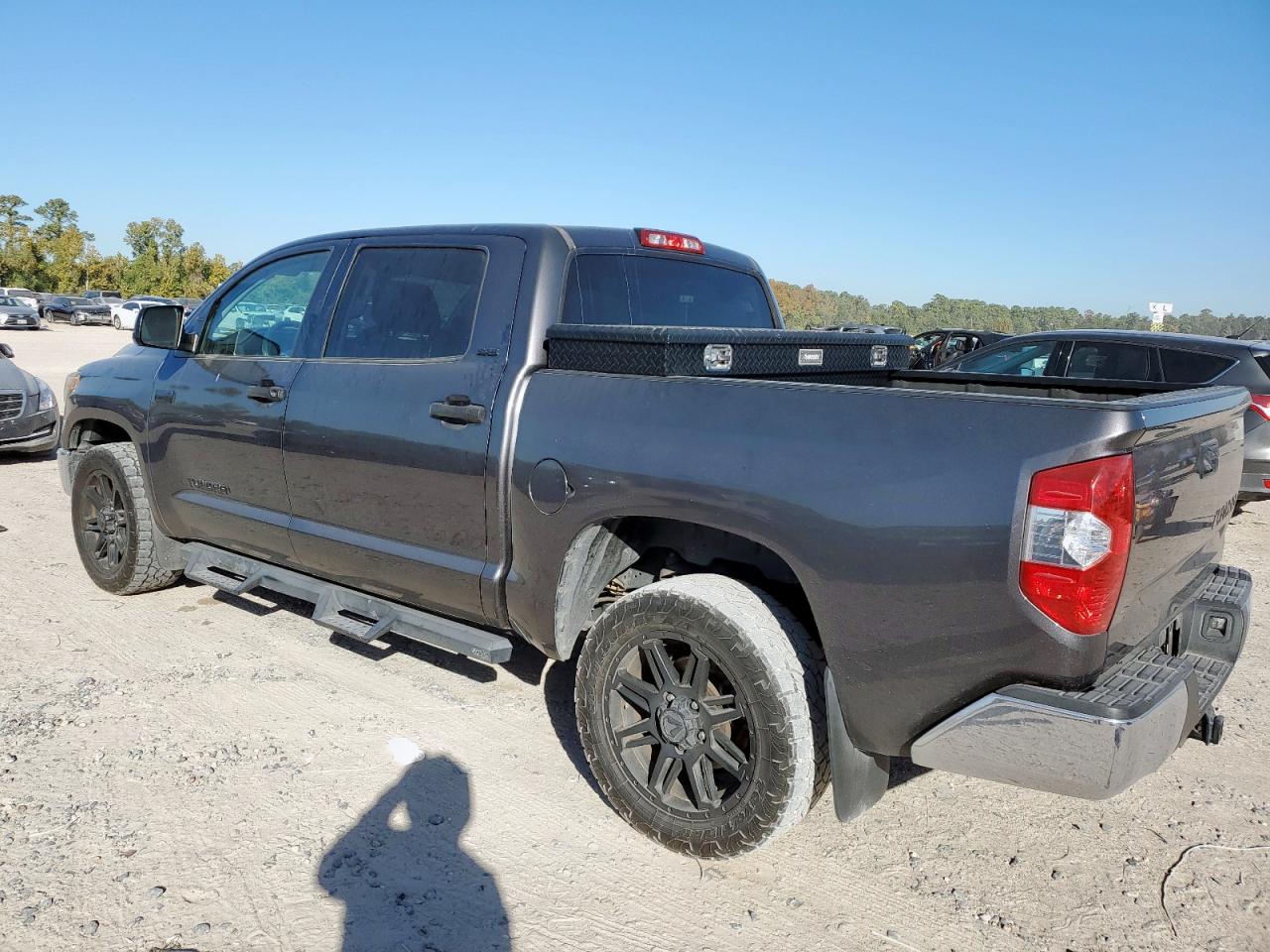 TOYOTA TUNDRA CREWMAX SR5