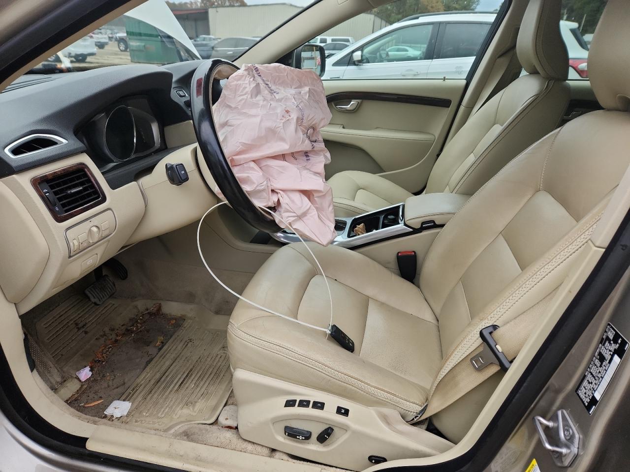 VOLVO XC70 T5 PLATINUM