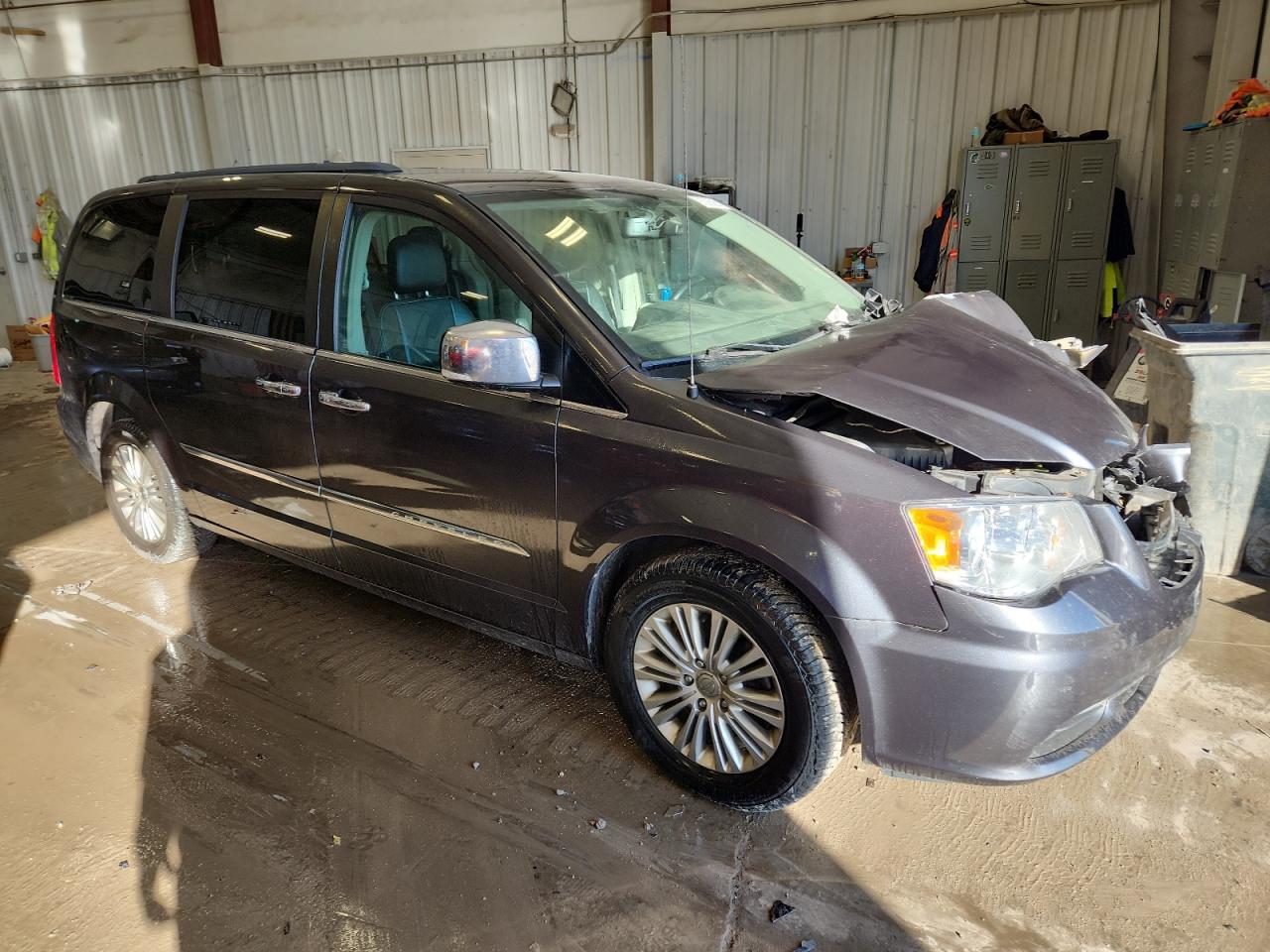 CHRYSLER TOWN & COUNTRY TOURING L
