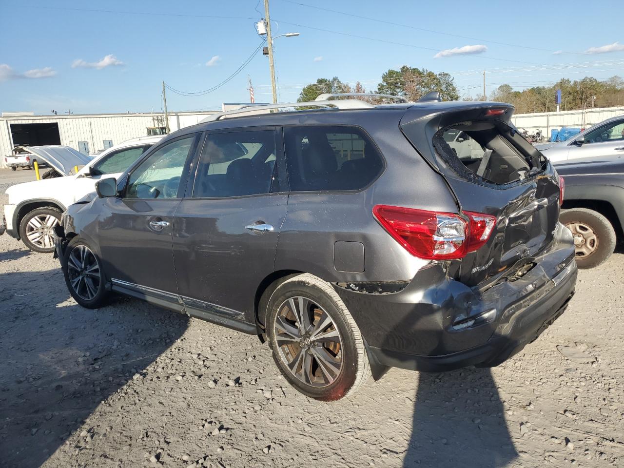 NISSAN PATHFINDER PLATINUM