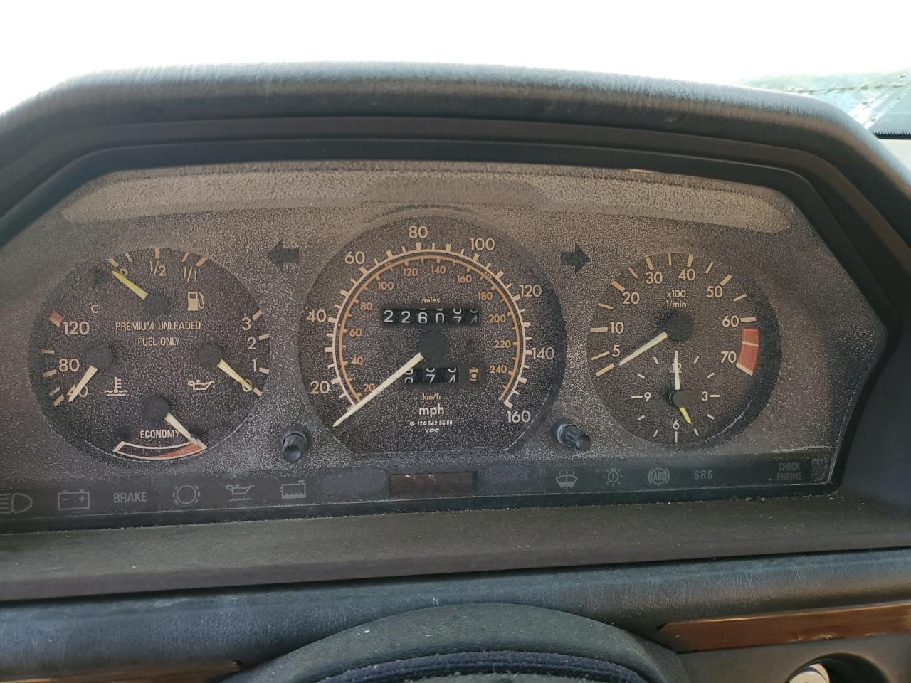 Lot #3281732887 1990 MERCEDES-BENZ 300 E