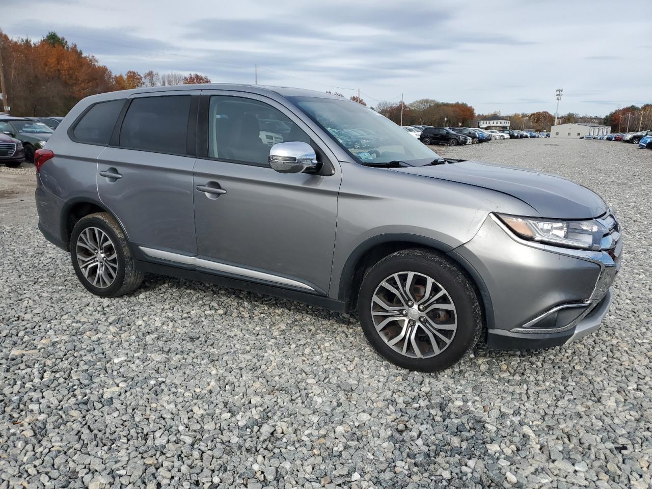 MITSUBISHI OUTLANDER SE