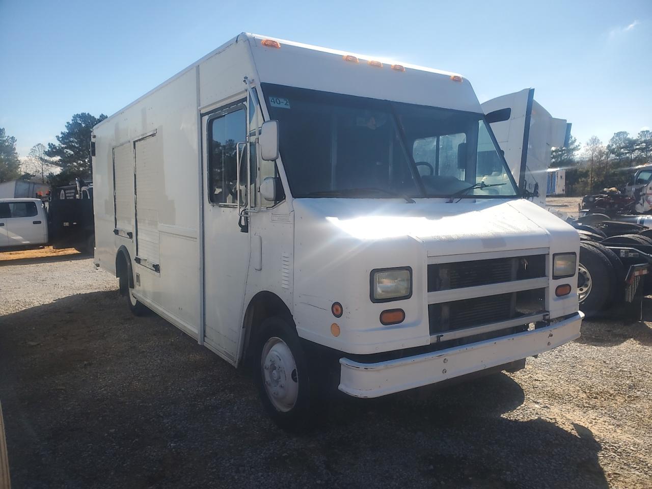 Lot #3290118262 2001 FREIGHTLINER CHASSIS