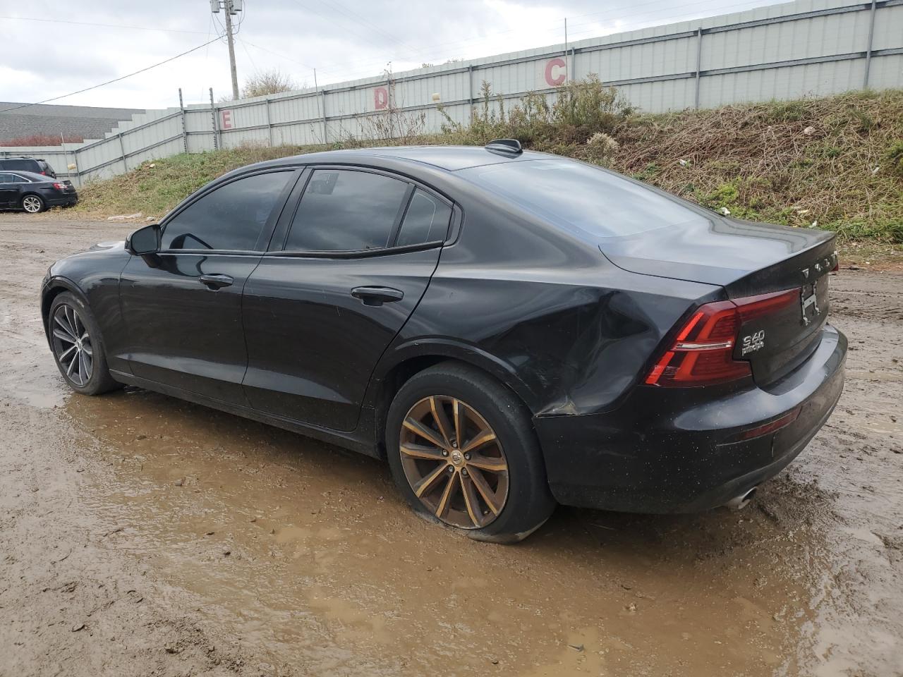 VOLVO S60 T5 MOMENTUM