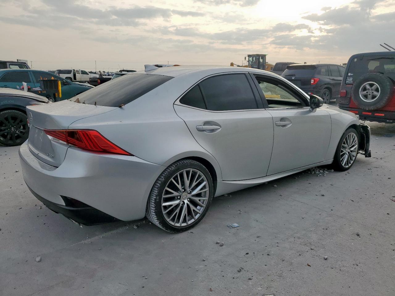 LEXUS IS 200T