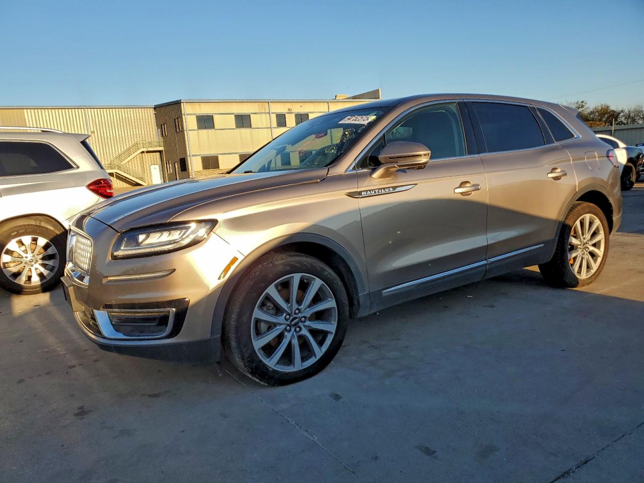 Lot #3302741021 2019 LINCOLN NAUTILUS S