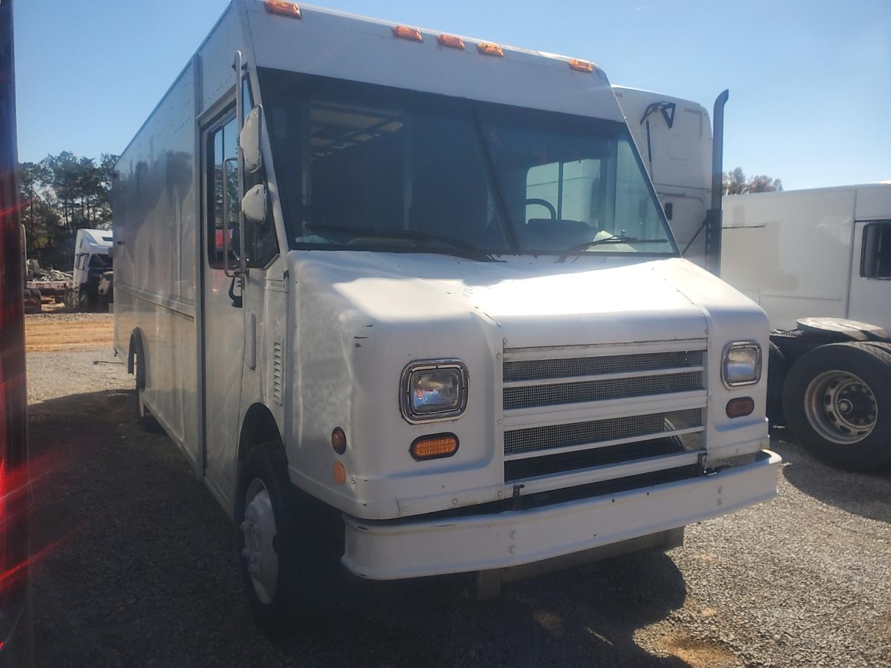 Lot #3290118261 2003 FREIGHTLINER CHASSIS M