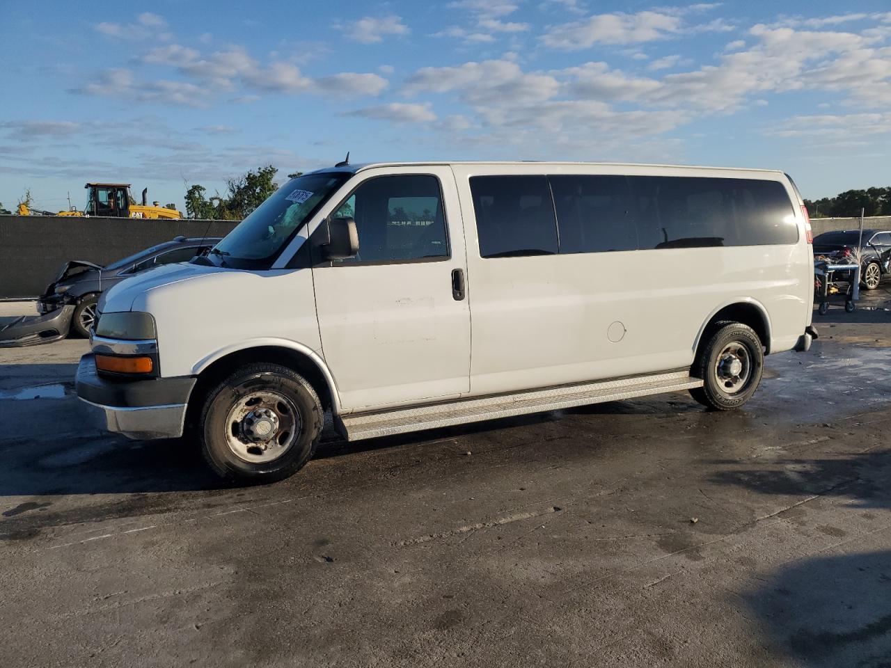 CHEVROLET EXPRESS LT