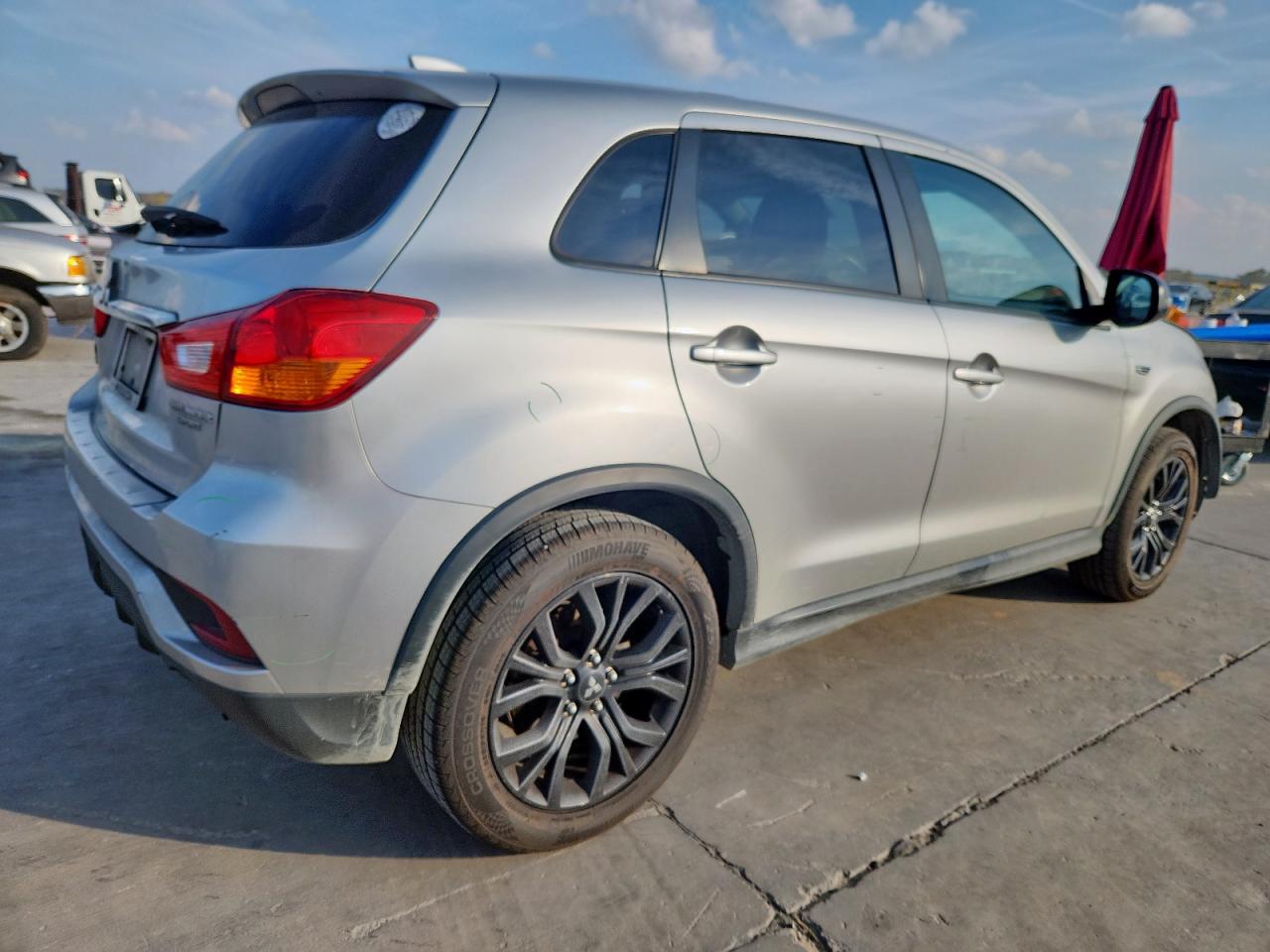 MITSUBISHI OUTLANDER ES