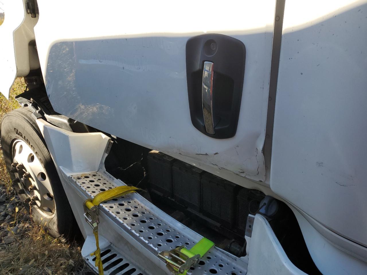 Lot #3283940831 2019 FREIGHTLINER CASCADIA 1