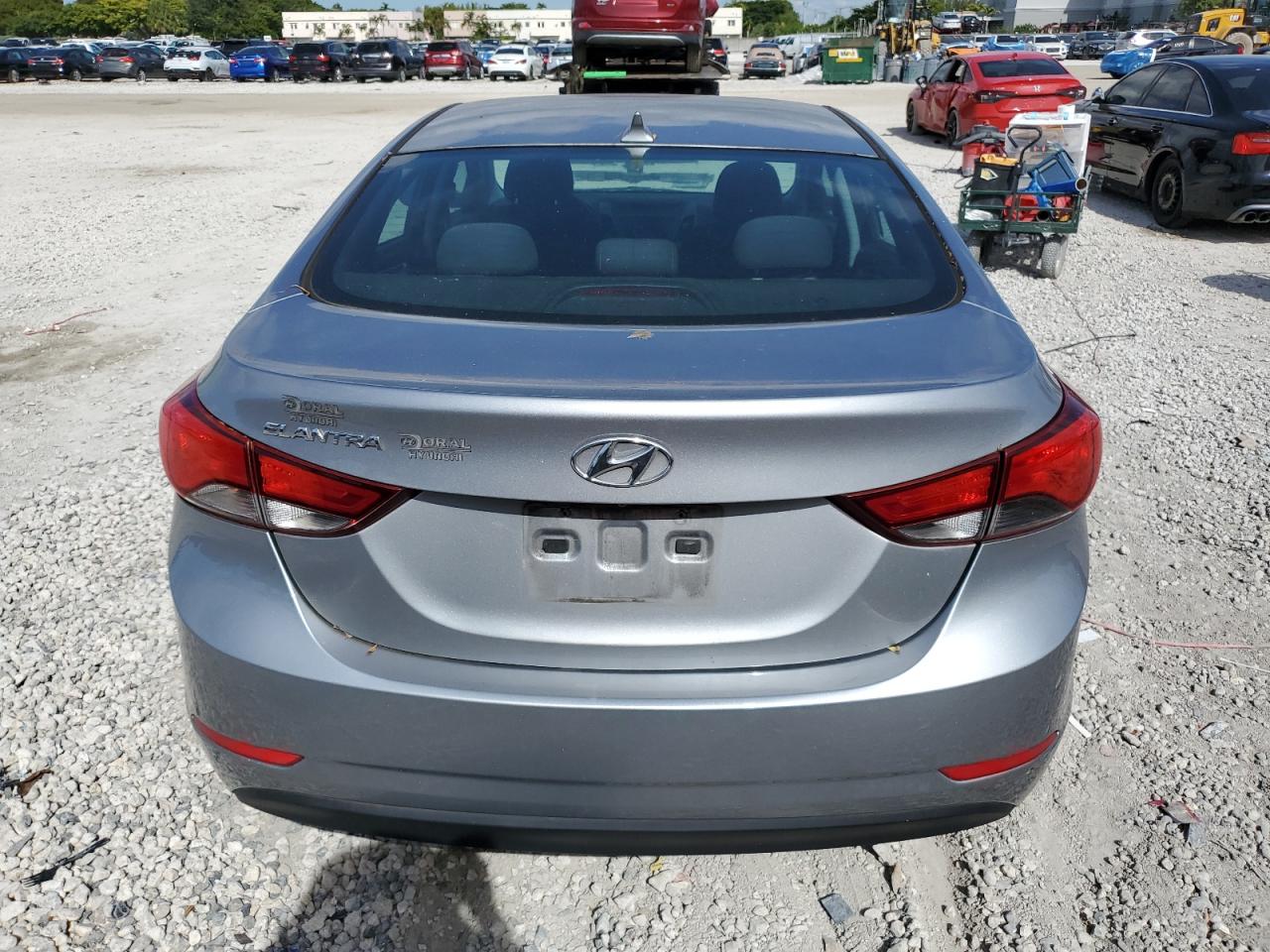 HYUNDAI ELANTRA SE