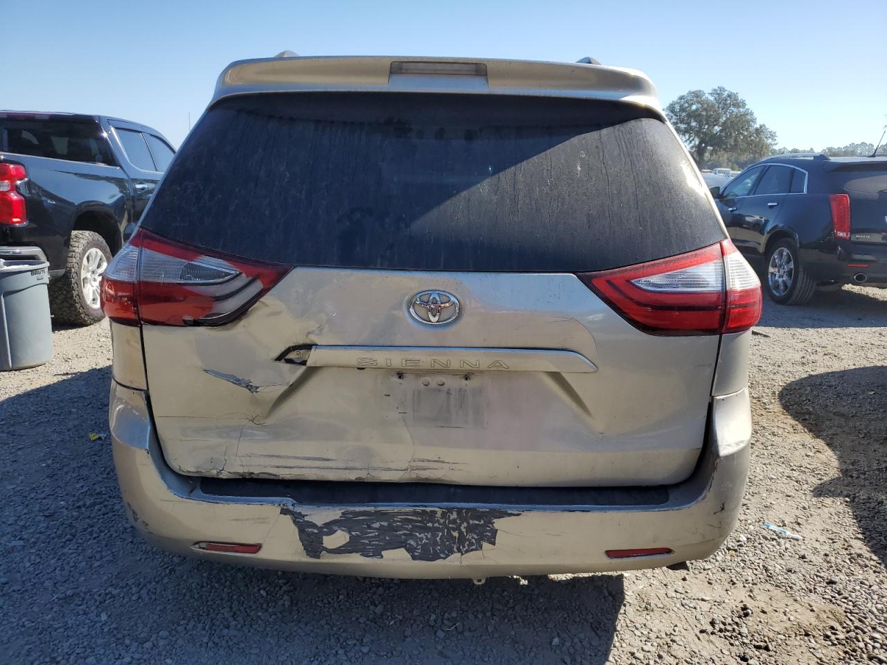 Lot #3290042279 2015 TOYOTA SIENNA LE