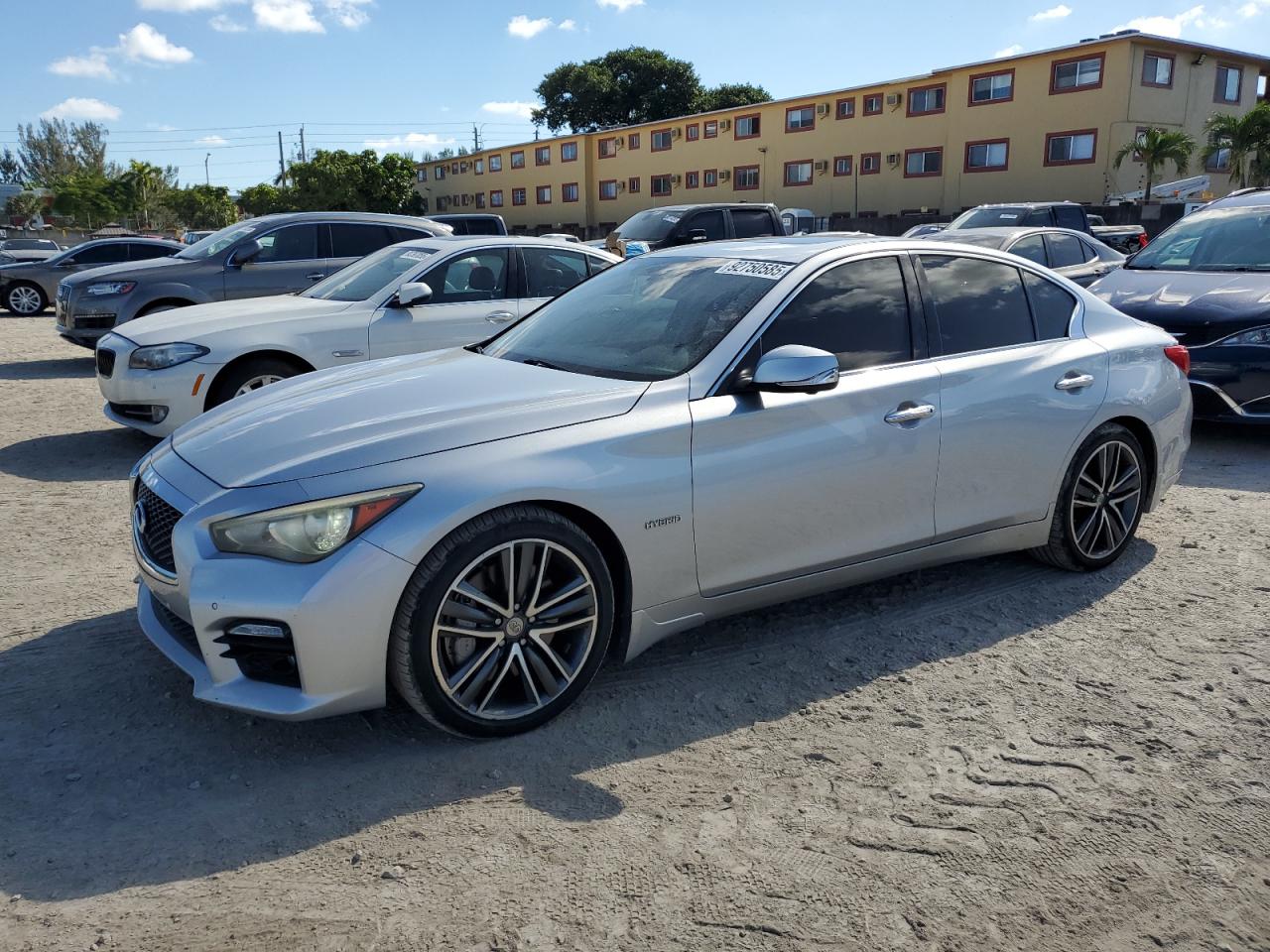 INFINITI Q50 HYBRID PREMIUM